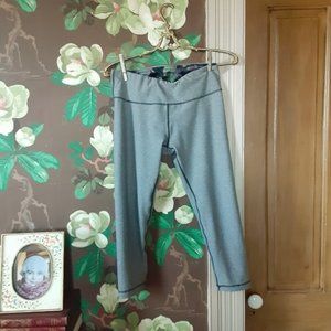 Danskin Cropped Leggings Size Medium